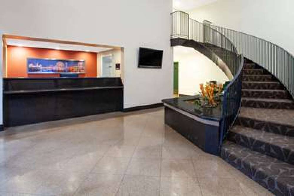Travelodge Inn & Suites By Wyndham Anaheim On Disneyland Dr 5