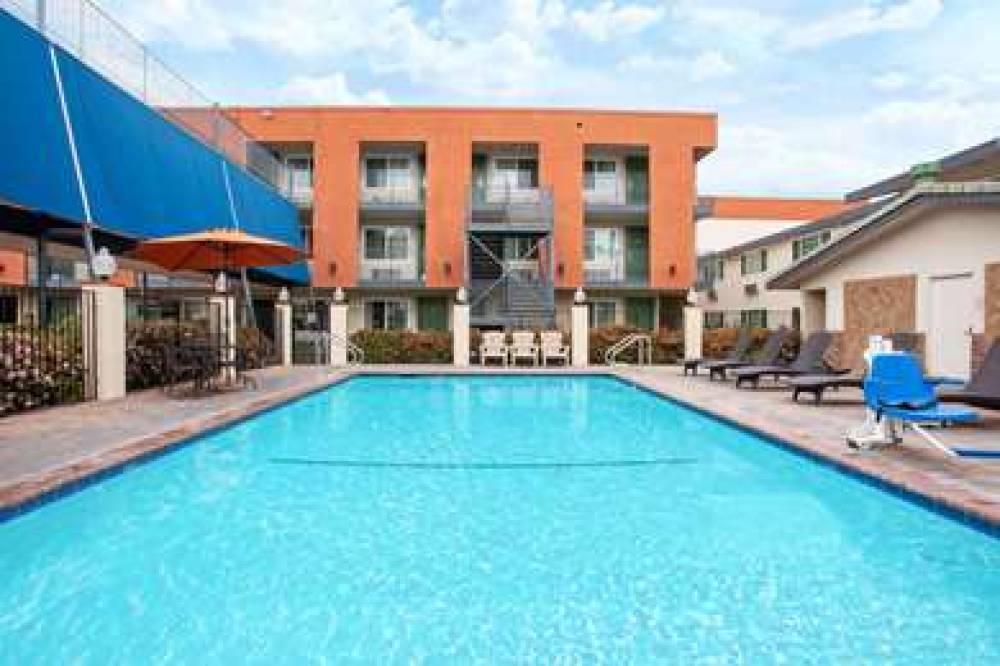 Travelodge Inn & Suites By Wyndham Anaheim On Disneyland Dr 7