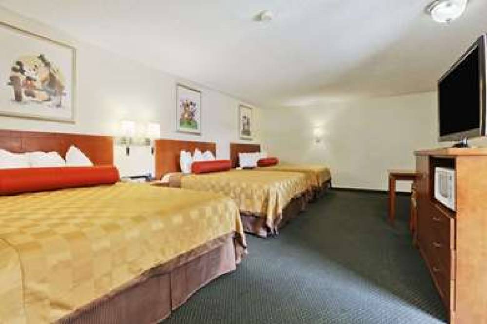 Travelodge Inn & Suites By Wyndham Anaheim On Disneyland Dr 9