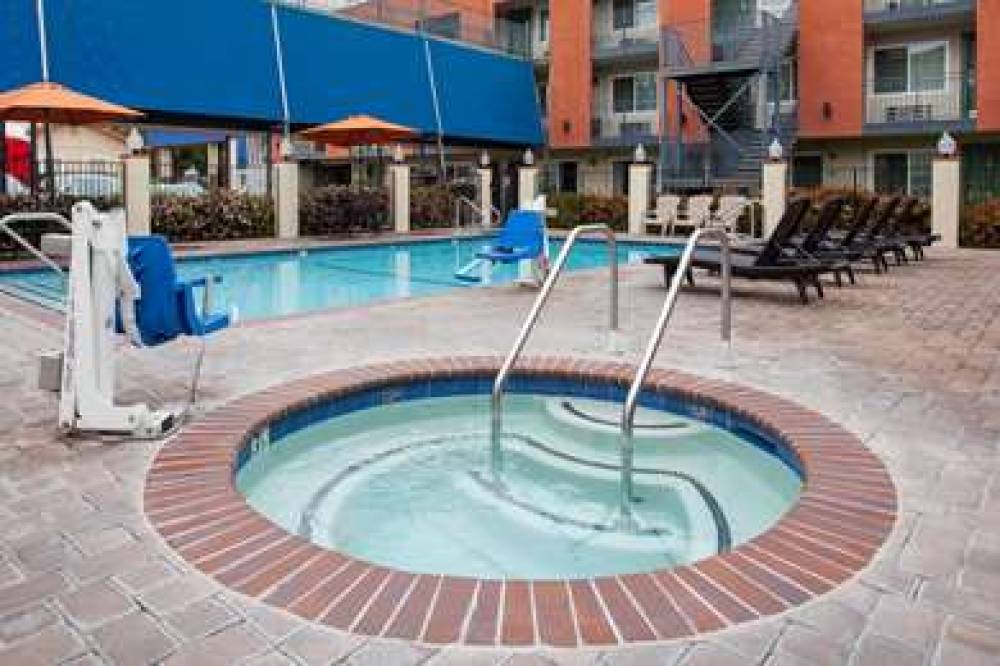 Travelodge Inn & Suites By Wyndham Anaheim On Disneyland Dr 8