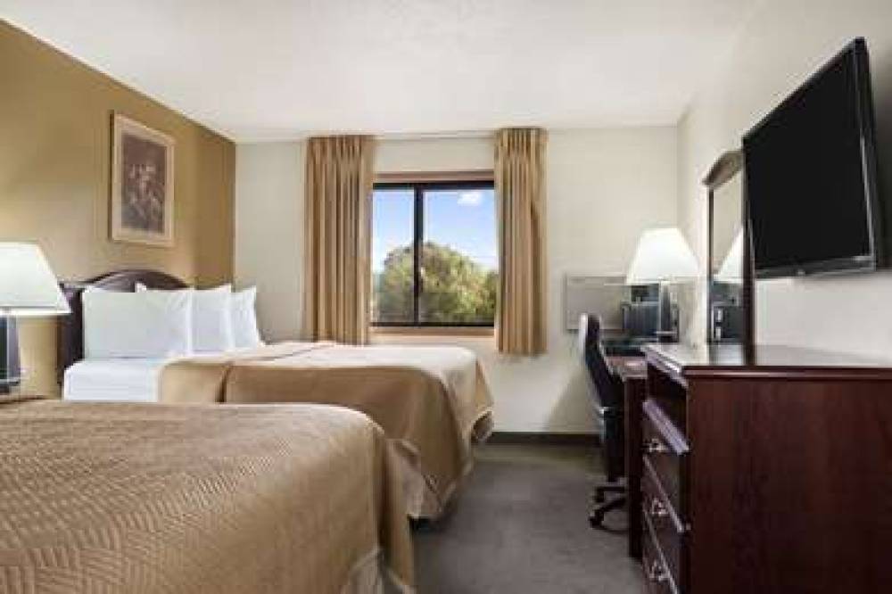 TRAVELODGE LA PORTE MICHIGAN 6