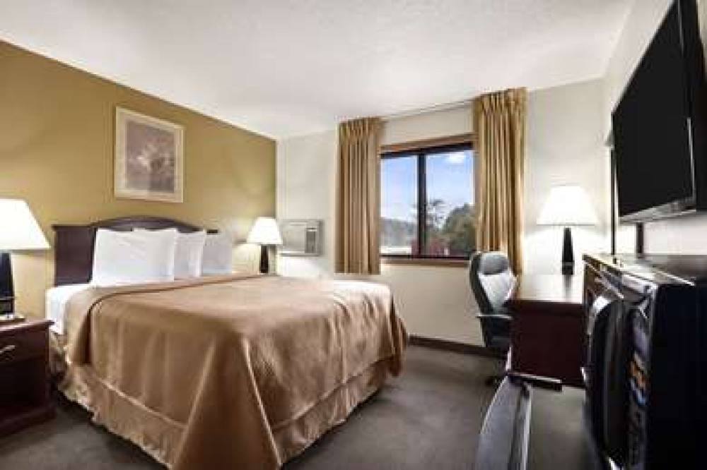 TRAVELODGE LA PORTE MICHIGAN 9