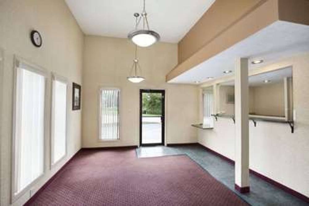 TRAVELODGE LA PORTE MICHIGAN 3