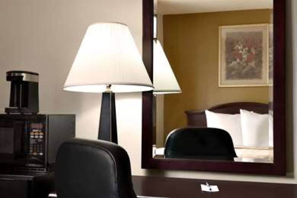 TRAVELODGE LA PORTE MICHIGAN 8