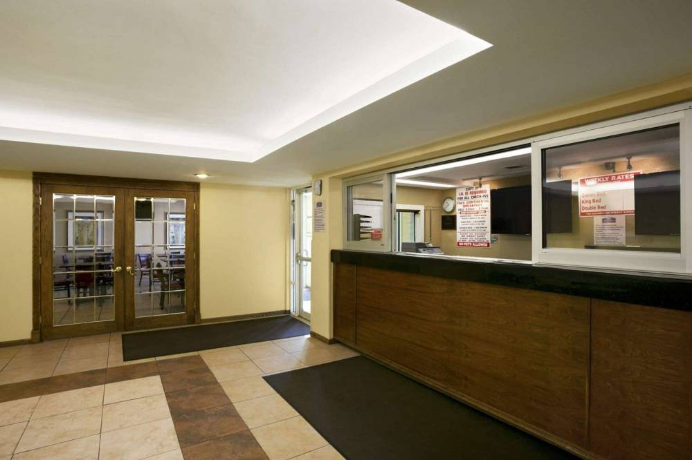 TRAVELODGE LANSING IL 3