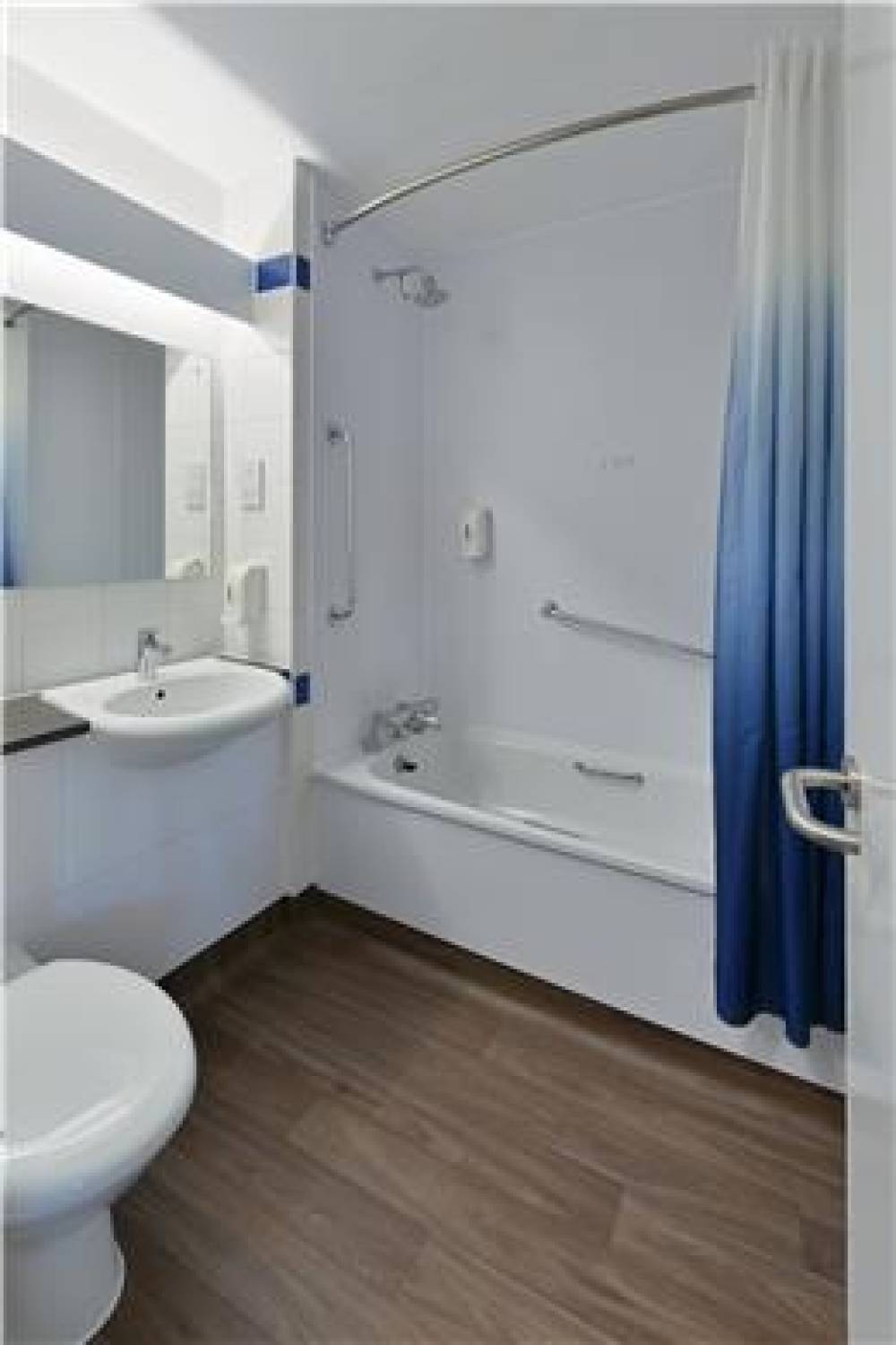 TRAVELODGE LONDON PARK ROYAL 8