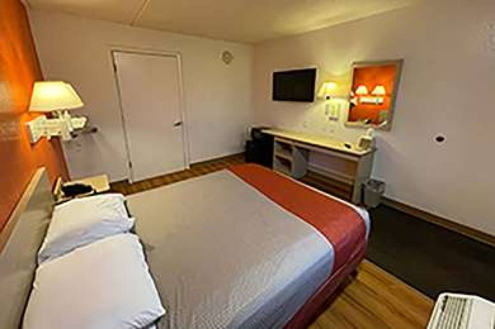 TRAVELODGE MADISON HEIGHTS 4