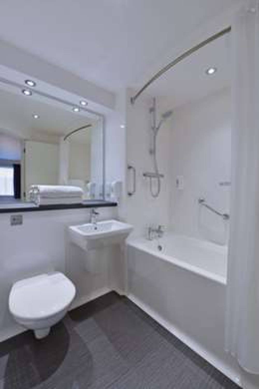 TRAVELODGE WALTON ON THAMES CENTRAL 9
