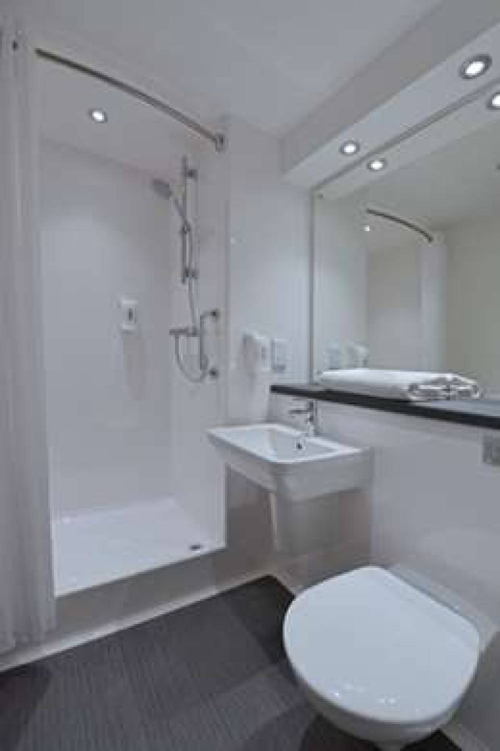 TRAVELODGE WALTON ON THAMES CENTRAL 8