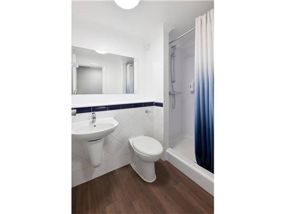 TRAVELODGE WALTON-ON-THAMES 7