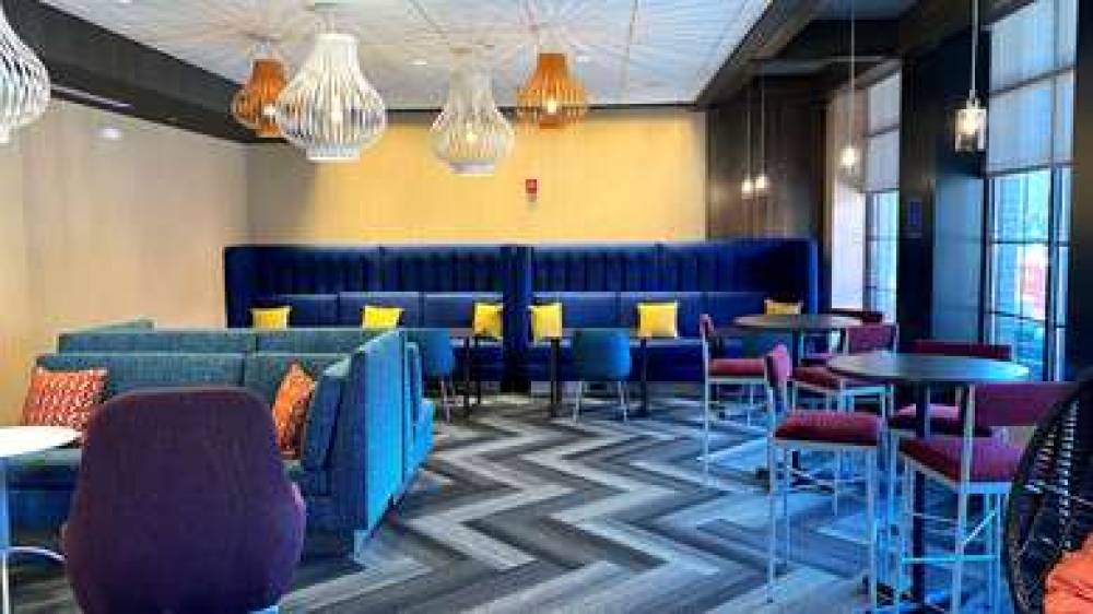 TRU BY HILTON BALTIMORE HARBOR EAST 4
