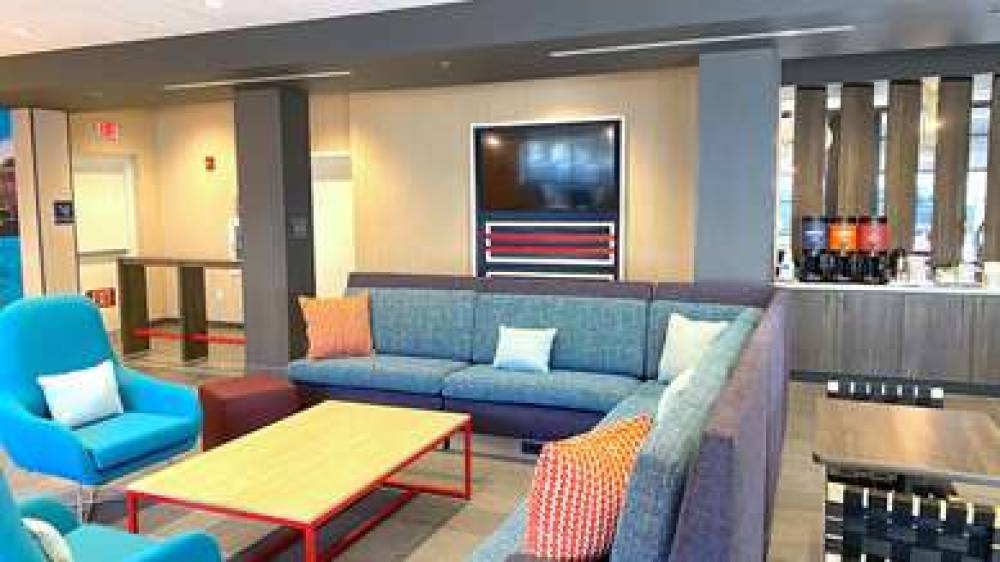 TRU BY HILTON BALTIMORE HARBOR EAST 10
