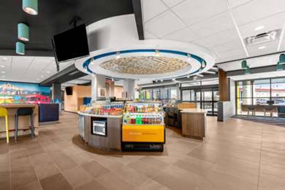 TRU BY HILTON PORTLAND AIRPORT 9