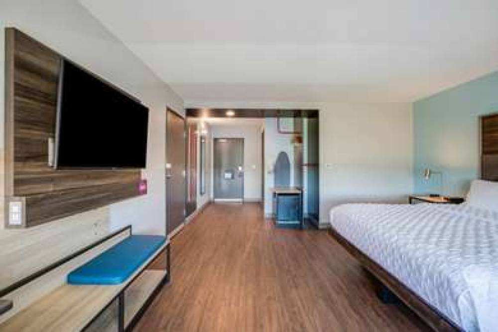 TRU BY HILTON SAINT JOSEPH 7