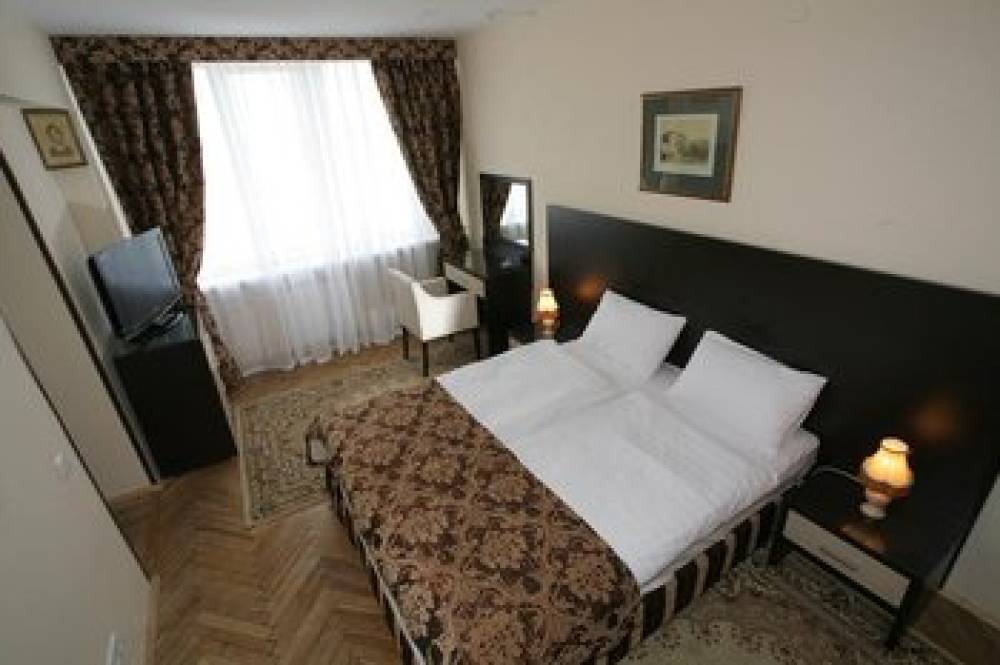 UNIVERSITETSKAYA HOTEL 4