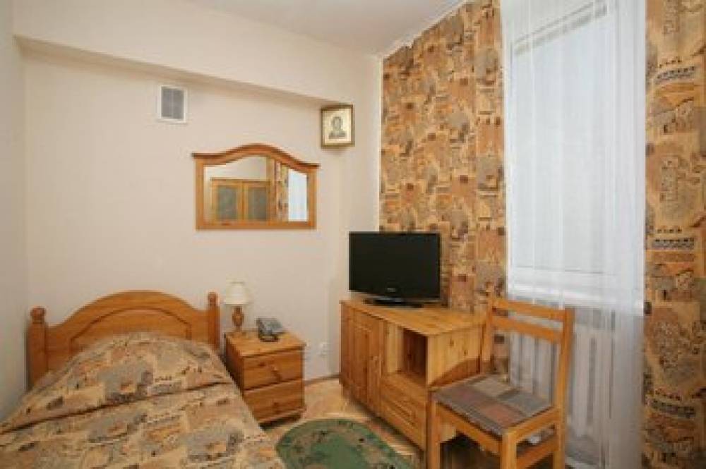 UNIVERSITETSKAYA HOTEL 10