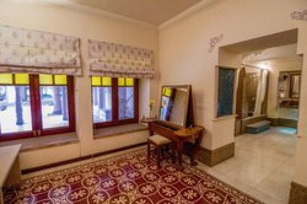 Usha Kiran Palace 10