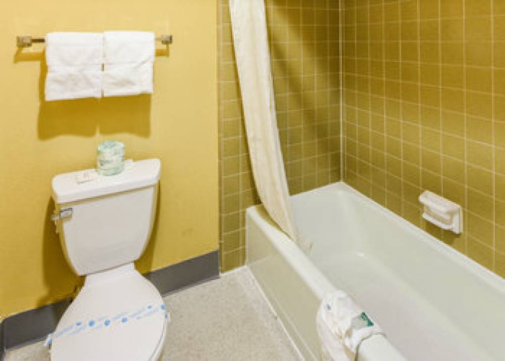 Vagabond Inn - Costa Mesa 8