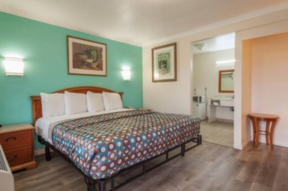 Vagabond Inn - Hemet 5
