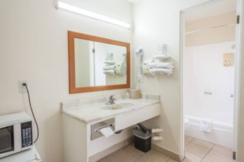 Vagabond Inn - Hemet 7
