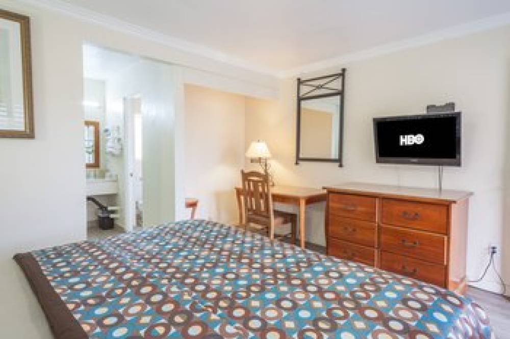 Vagabond Inn - Hemet 2