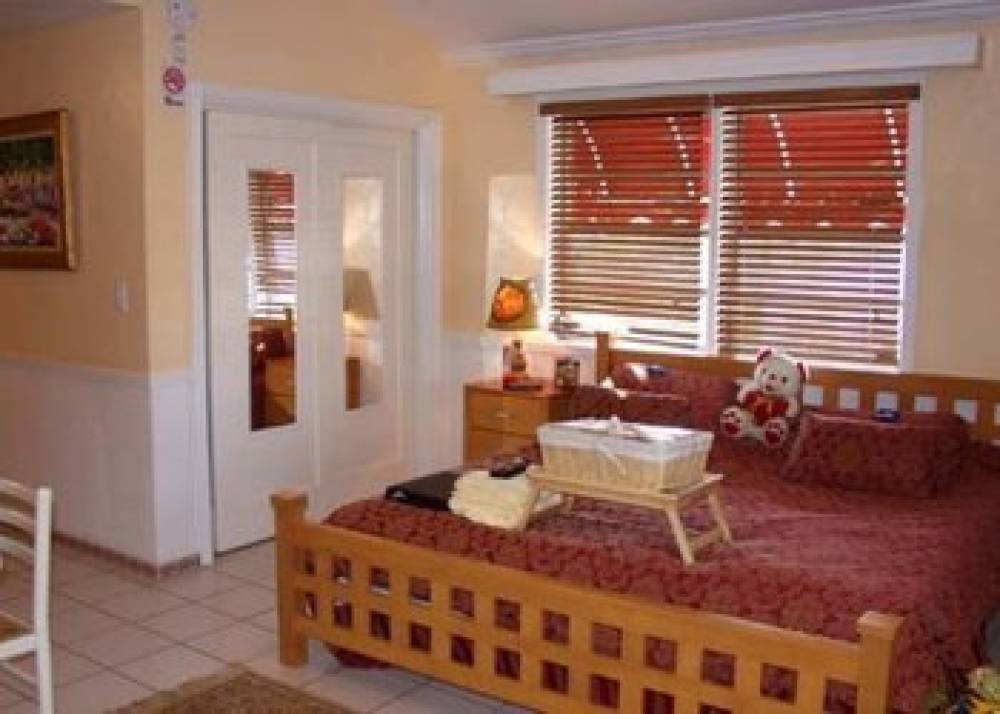 VILLA SINCLAIR BEACH SUITES 7