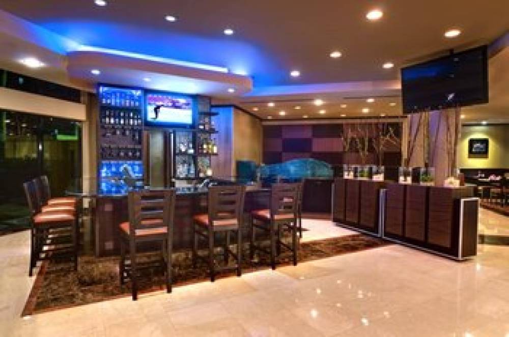 VOCO ORANGE COUNTY AIRPORT BY IHG 3