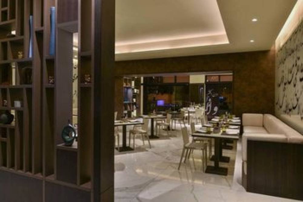 VOCO WEST BAY SUITES 6