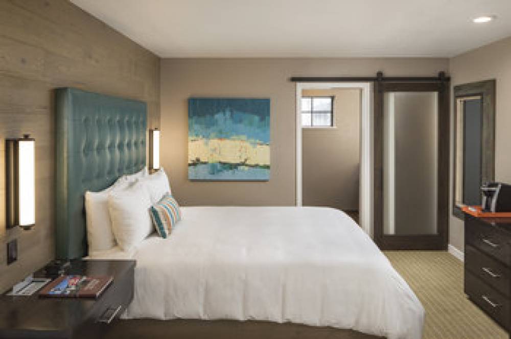 Wave Street Inn 8