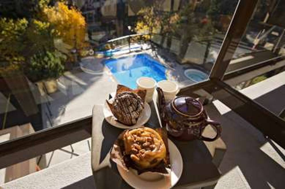Whistler Village Inn And Suites 4