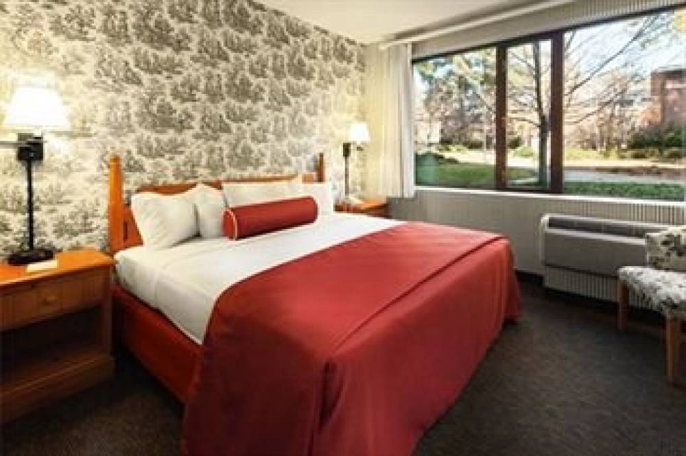 Williamsburg Woodlands Hotel And Suites 1