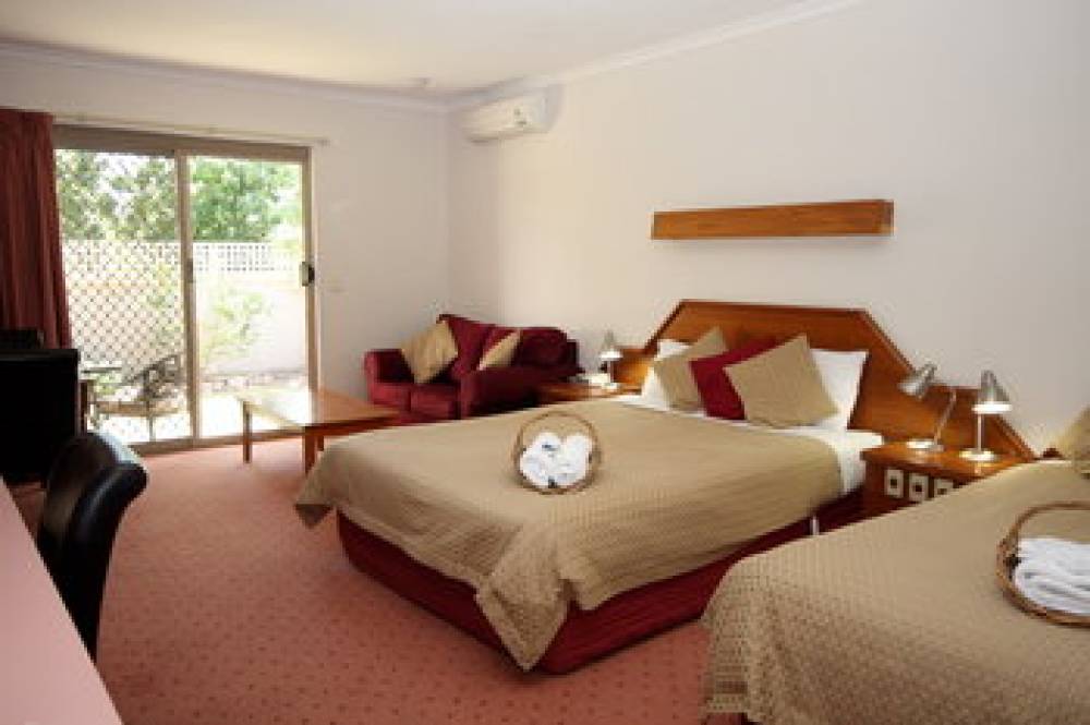 WINE VILLAGE MOTOR INN 4