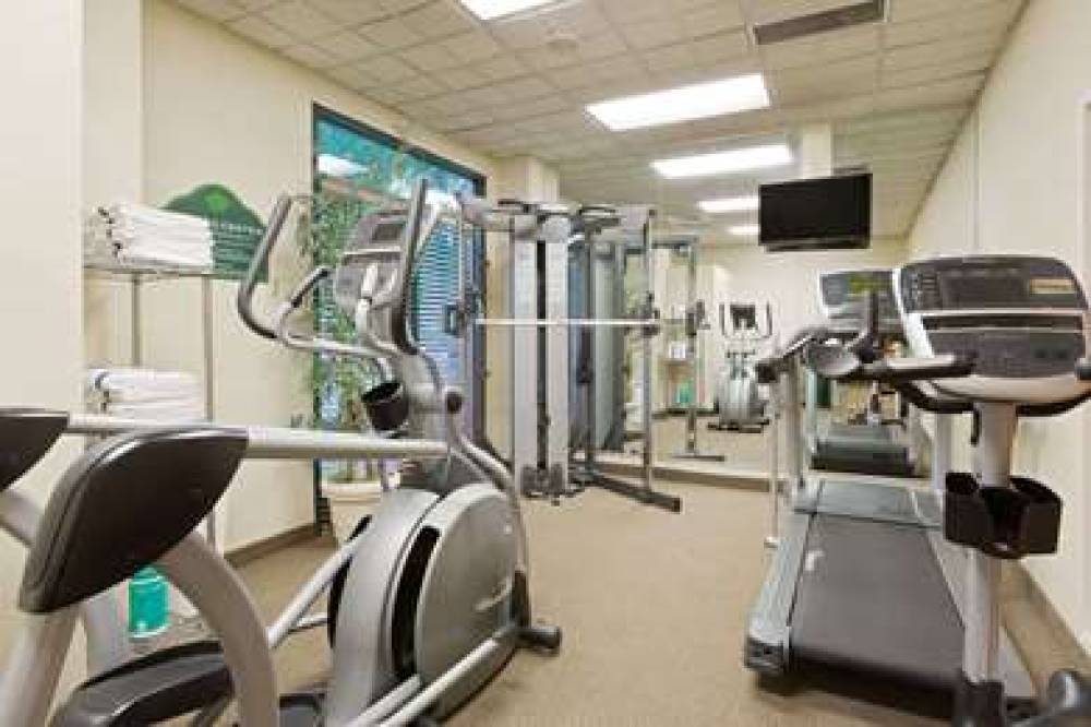 WINGATE BY WYNDHAM CHARLOTTE AIRPOR 3