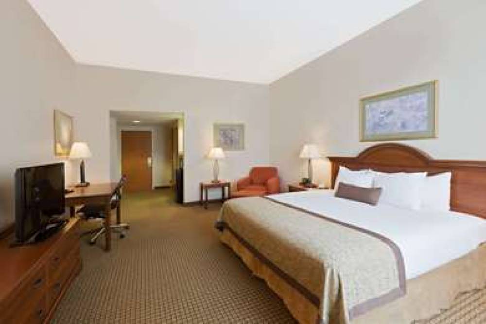 WINGATE BY WYNDHAM CHARLOTTE AIRPOR 9