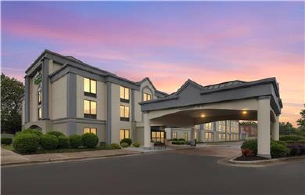 WINGATE BY WYNDHAM GREENSBORO/COLIS 8