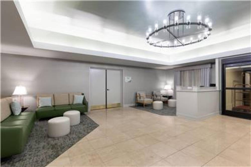 WINGATE BY WYNDHAM GREENSBORO/COLIS 4
