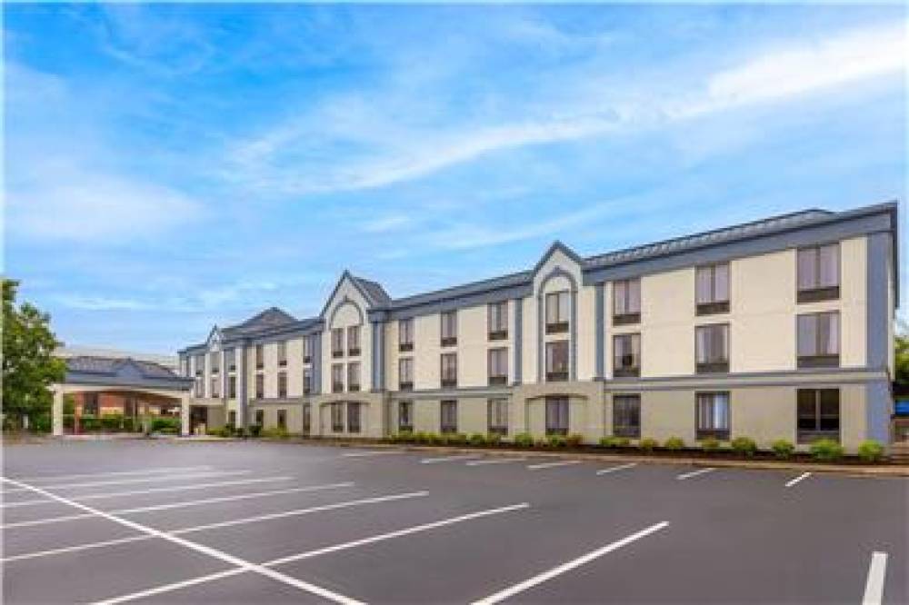 Wingate By Wyndham Greensboro/Colis