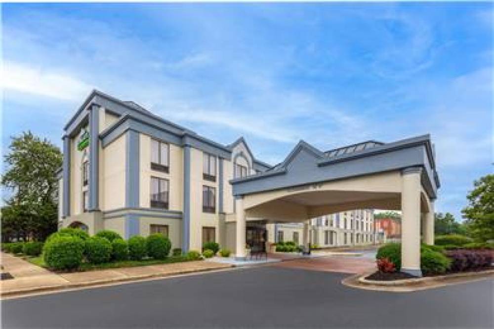 WINGATE BY WYNDHAM GREENSBORO/COLIS 9
