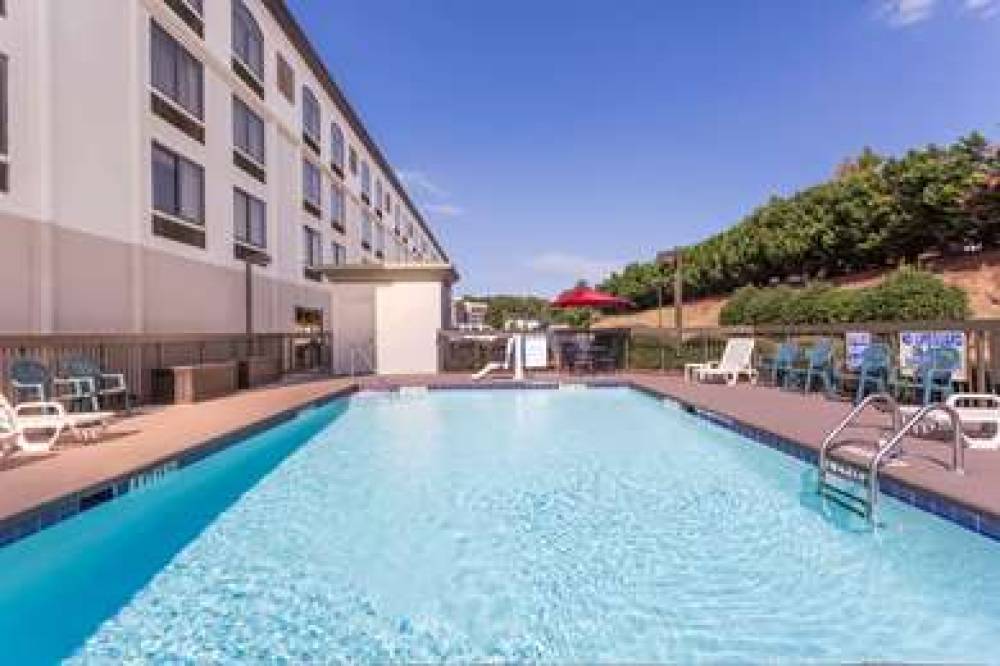 Wingate By Wyndham Greenville Airport 4
