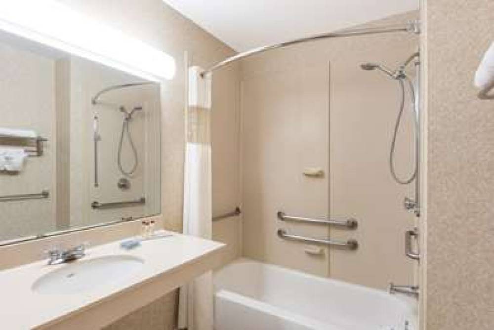 Wingate By Wyndham Indianapolis Airport-Rockville Rd. 8