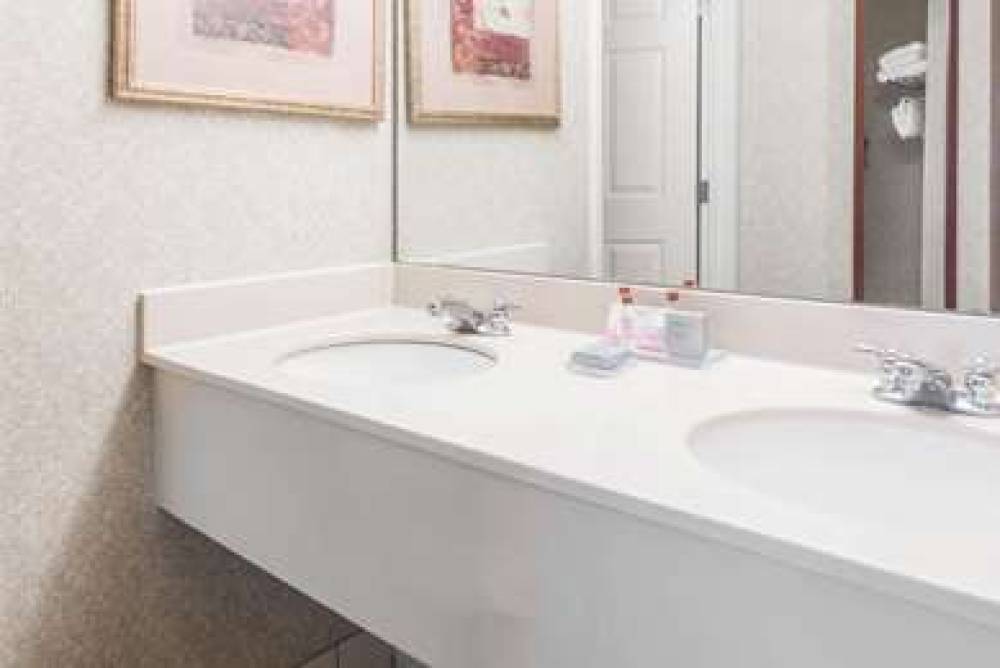 Wingate By Wyndham Indianapolis Airport-Rockville Rd. 10