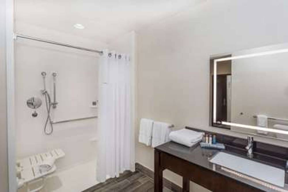 WINGATE BY WYNDHAM MIAMI AIRPO 4