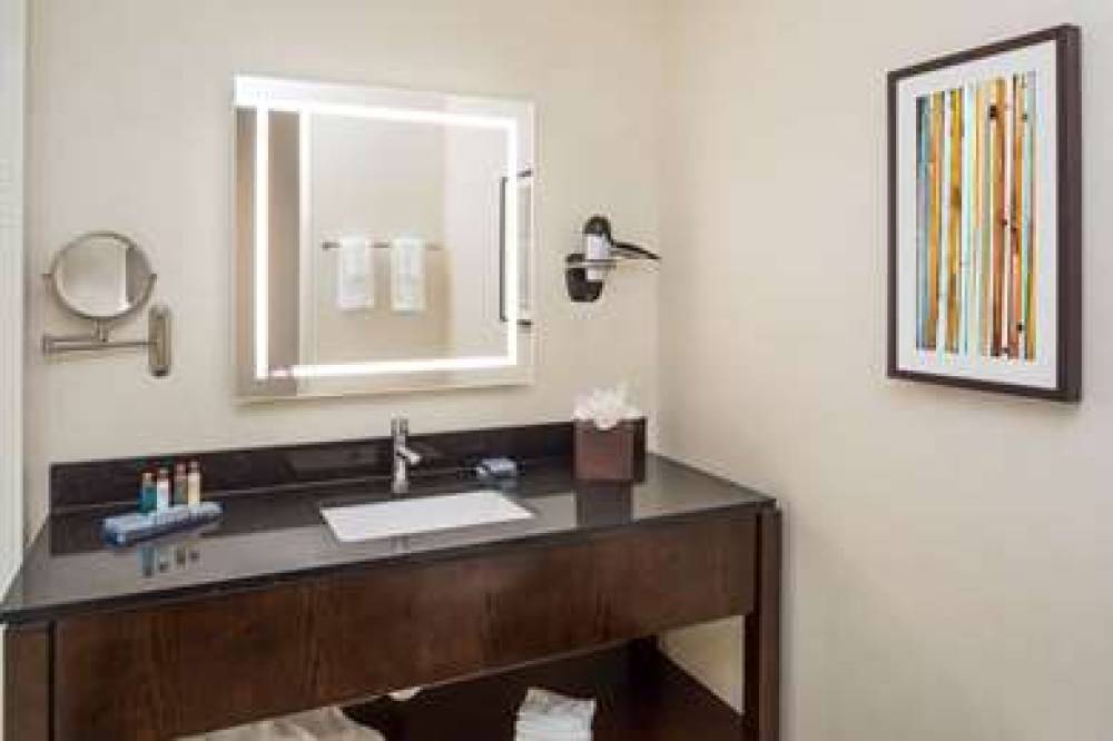 WINGATE BY WYNDHAM MIAMI AIRPO 8