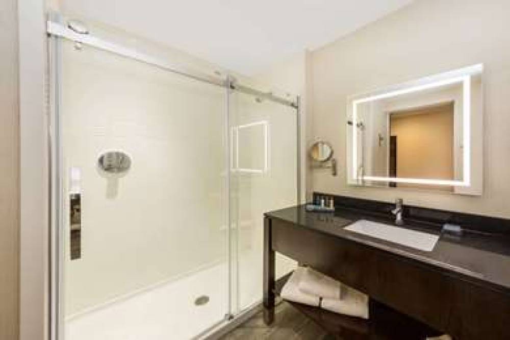 WINGATE BY WYNDHAM MIAMI AIRPO 6