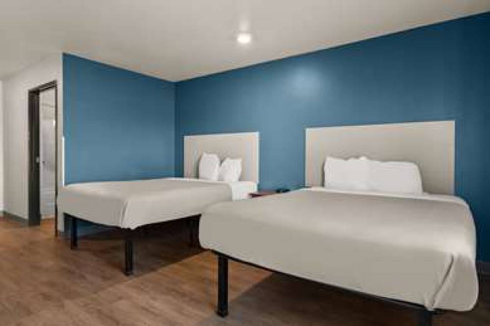 WOODSPRING SUITES CHAMPAIGN NEAR UN 8
