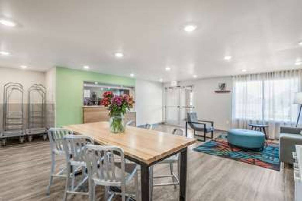 WOODSPRING SUITES CHICAGO MIDWAY 4
