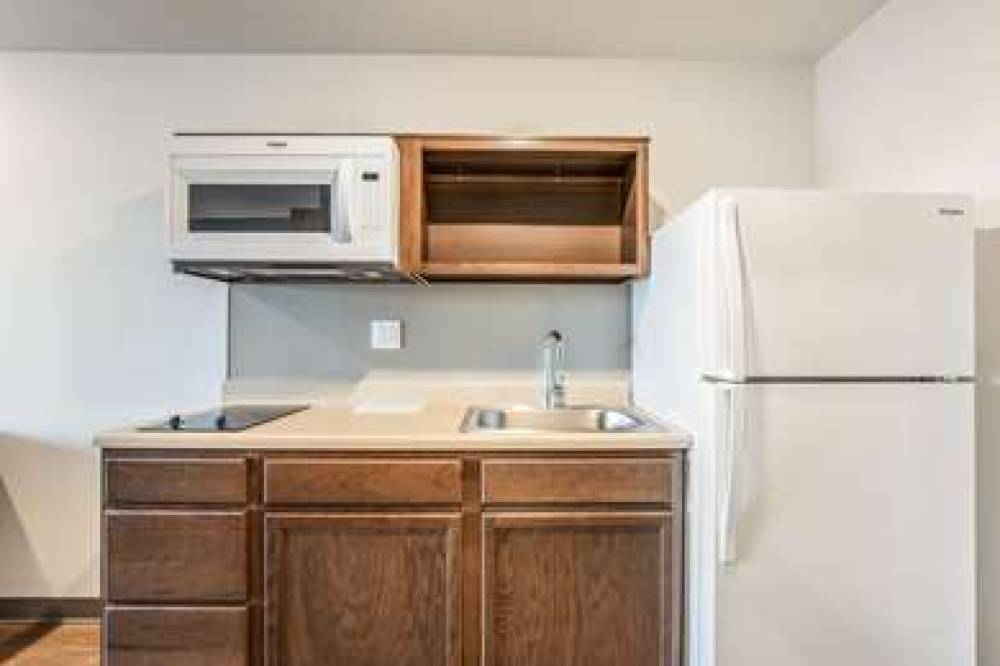WOODSPRING SUITES CHICAGO MIDWAY 6