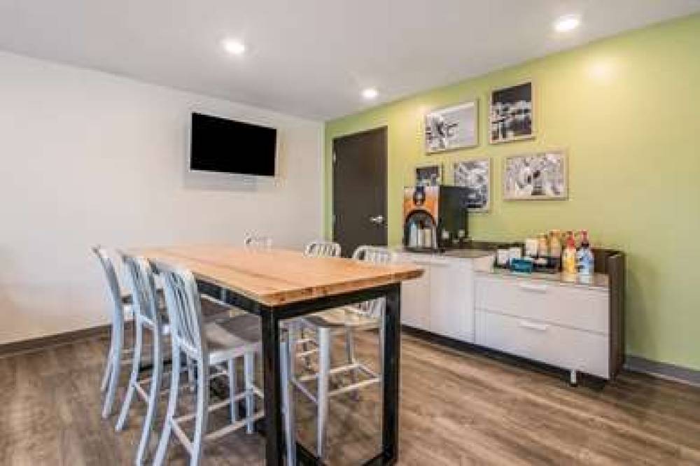 WOODSPRING SUITES DORAL MIAMI AIRPO 4