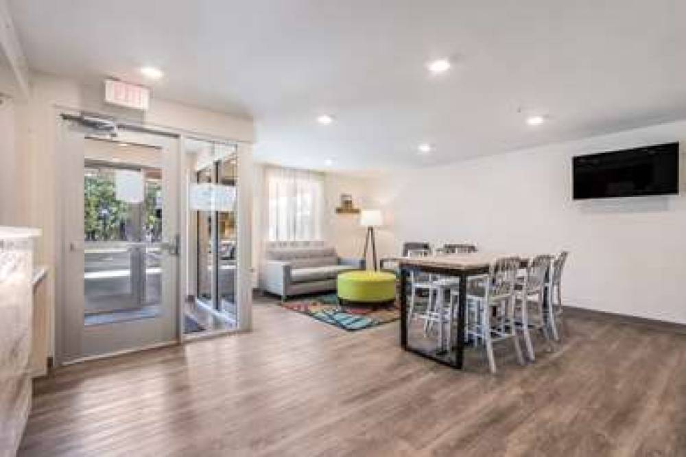 WOODSPRING SUITES DORAL MIAMI AIRPO 3