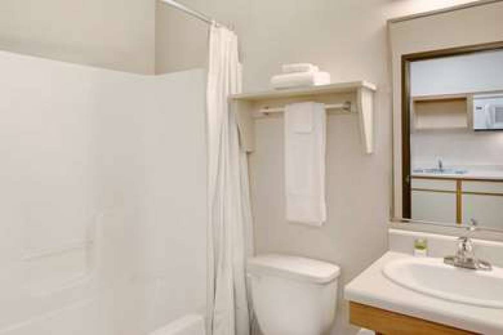 WOODSPRING SUITES FORT WAYNE 10